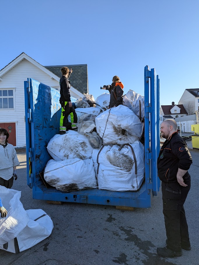 Florø og aksjon på vårryddedagen samarbeid HNR og Fjordane friluftsråd foto AK.jpg